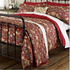 Morris & Co Strawberry Thief Quilted Throw - Crimson Morris & Co Strawberry Thief Quilted Throw - Crimson