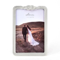 Amore Silver-Plated Infinity 3D Knot Frame - 4 X 6 Amore Silver-Plated Infinity 3D Knot Frame - 4 X 6