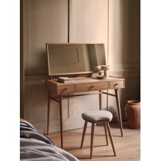 Ercol Winslow Dressing Table & Mirror Ercol Winslow Dressing Table & Mirror