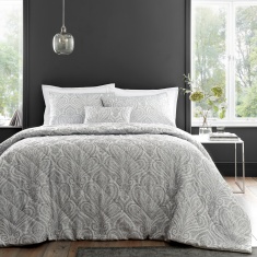 Portfolio Montpellier Quilted Throw - Silver Portfolio Montpellier Quilted Throw - Silver