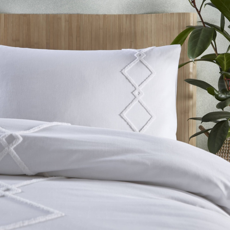 Pottery barn white online duvet cover queen